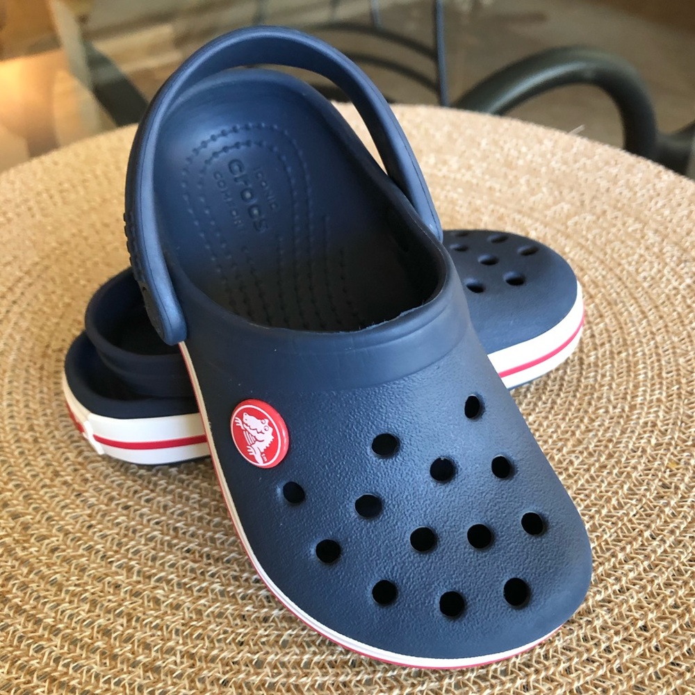 EUC Navy Crocband Crocs Red Stripe Sandal
